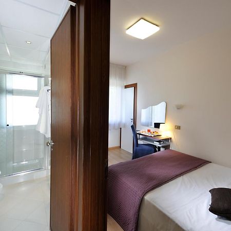 Hotel Eros لينانو سابيادورو المظهر الخارجي الصورة