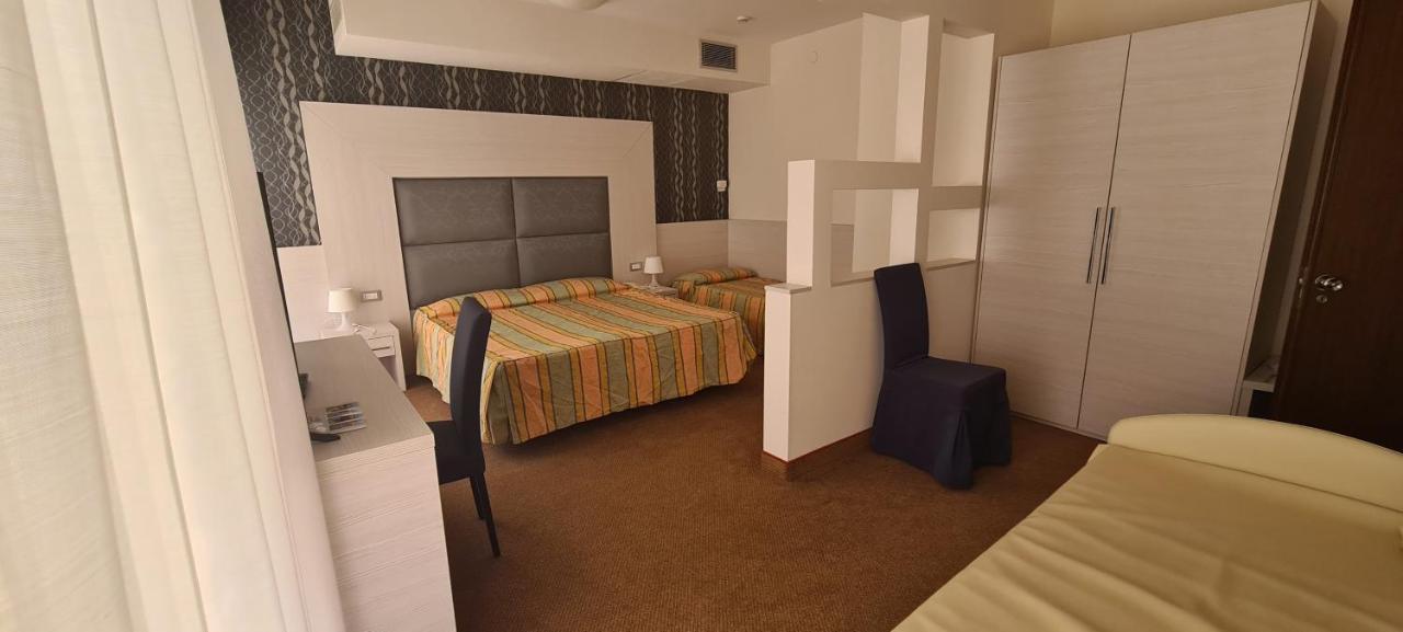 Hotel Eros لينانو سابيادورو المظهر الخارجي الصورة