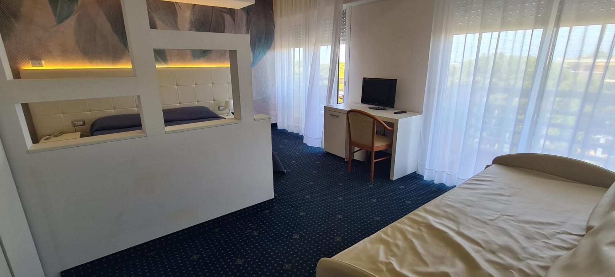 Hotel Eros لينانو سابيادورو المظهر الخارجي الصورة
