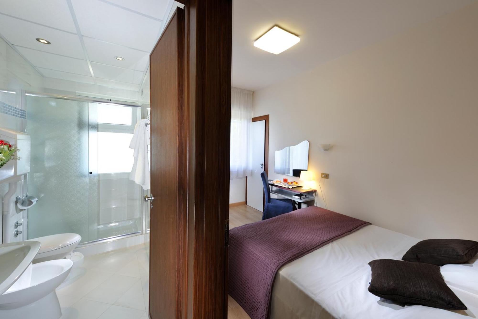 Hotel Eros لينانو سابيادورو المظهر الخارجي الصورة