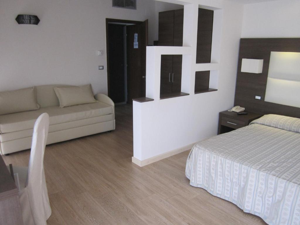 Hotel Eros لينانو سابيادورو المظهر الخارجي الصورة