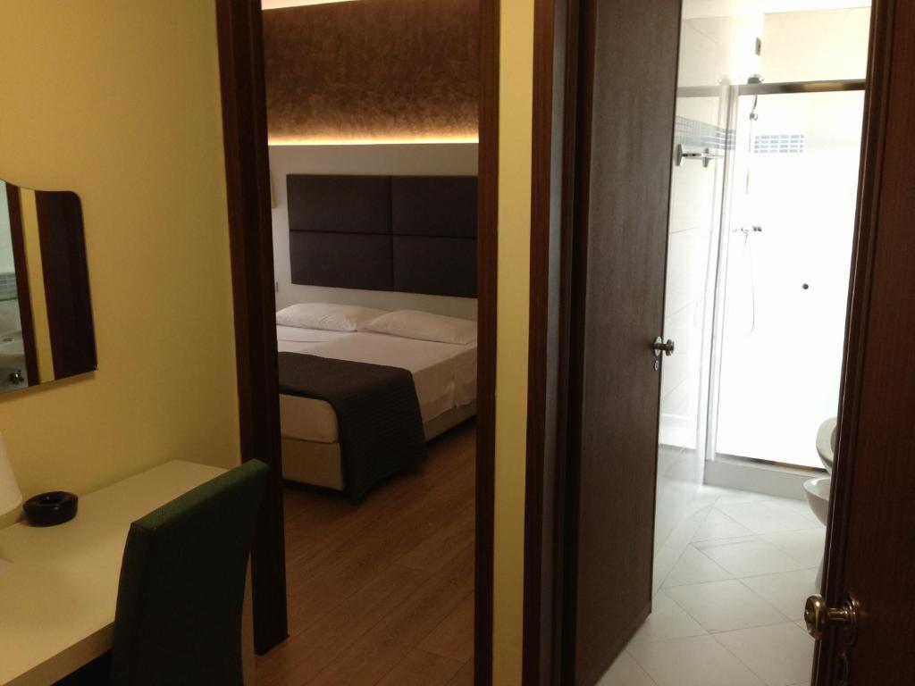 Hotel Eros لينانو سابيادورو الغرفة الصورة
