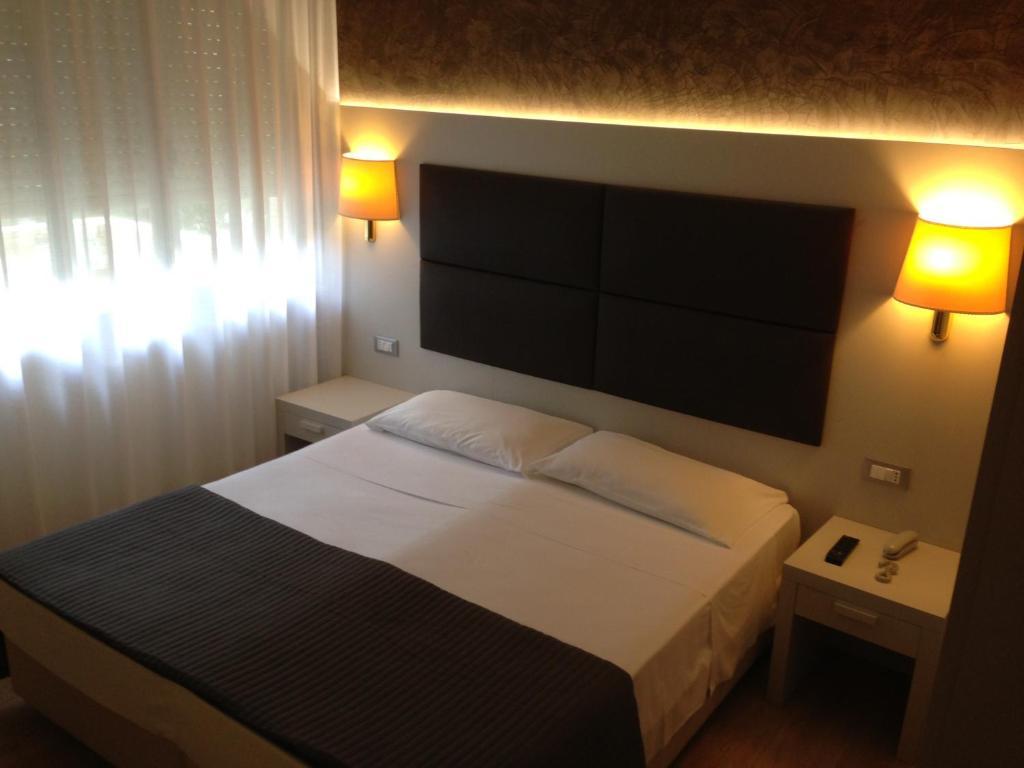 Hotel Eros لينانو سابيادورو المظهر الخارجي الصورة