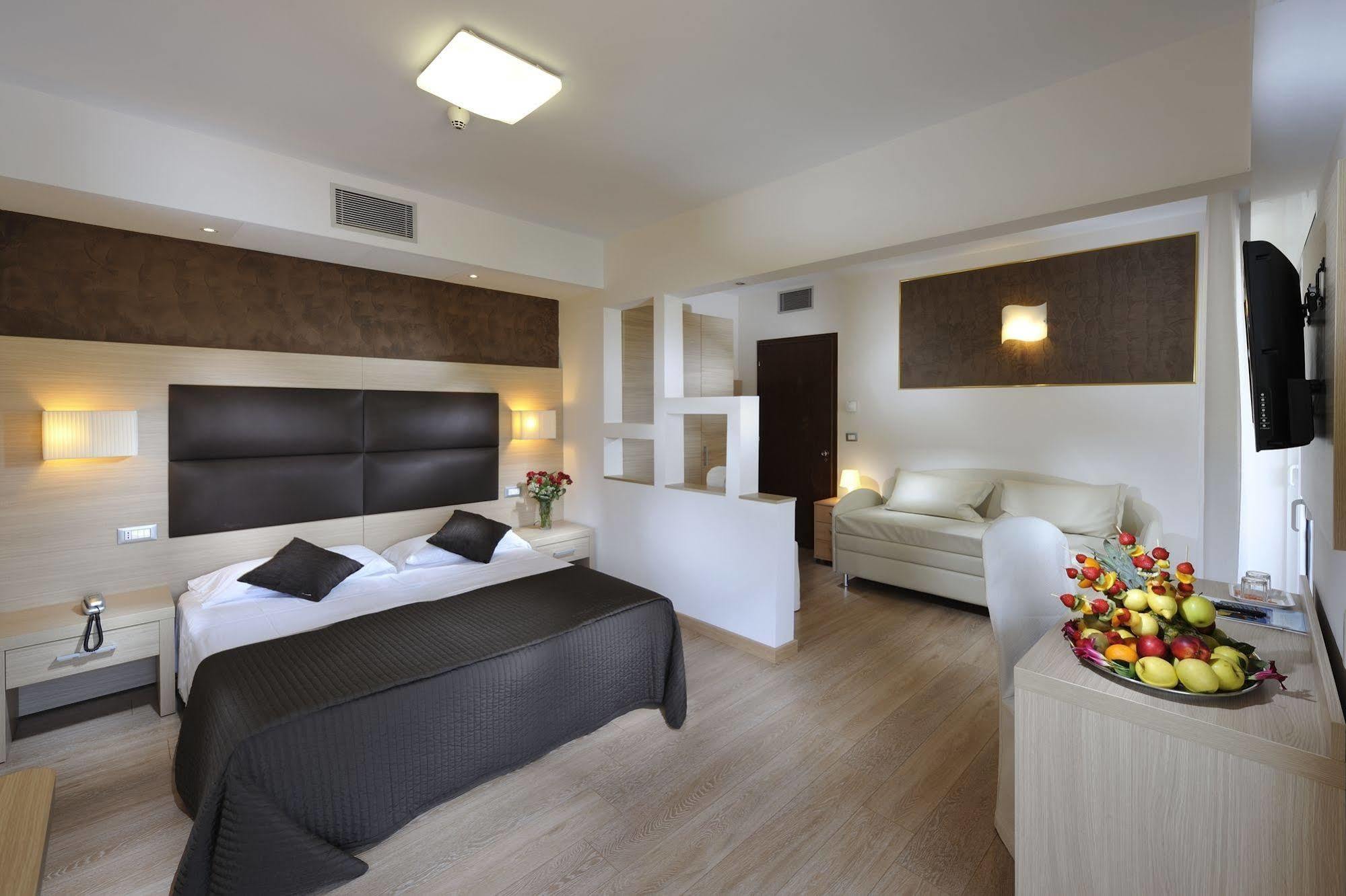 Hotel Eros لينانو سابيادورو المظهر الخارجي الصورة
