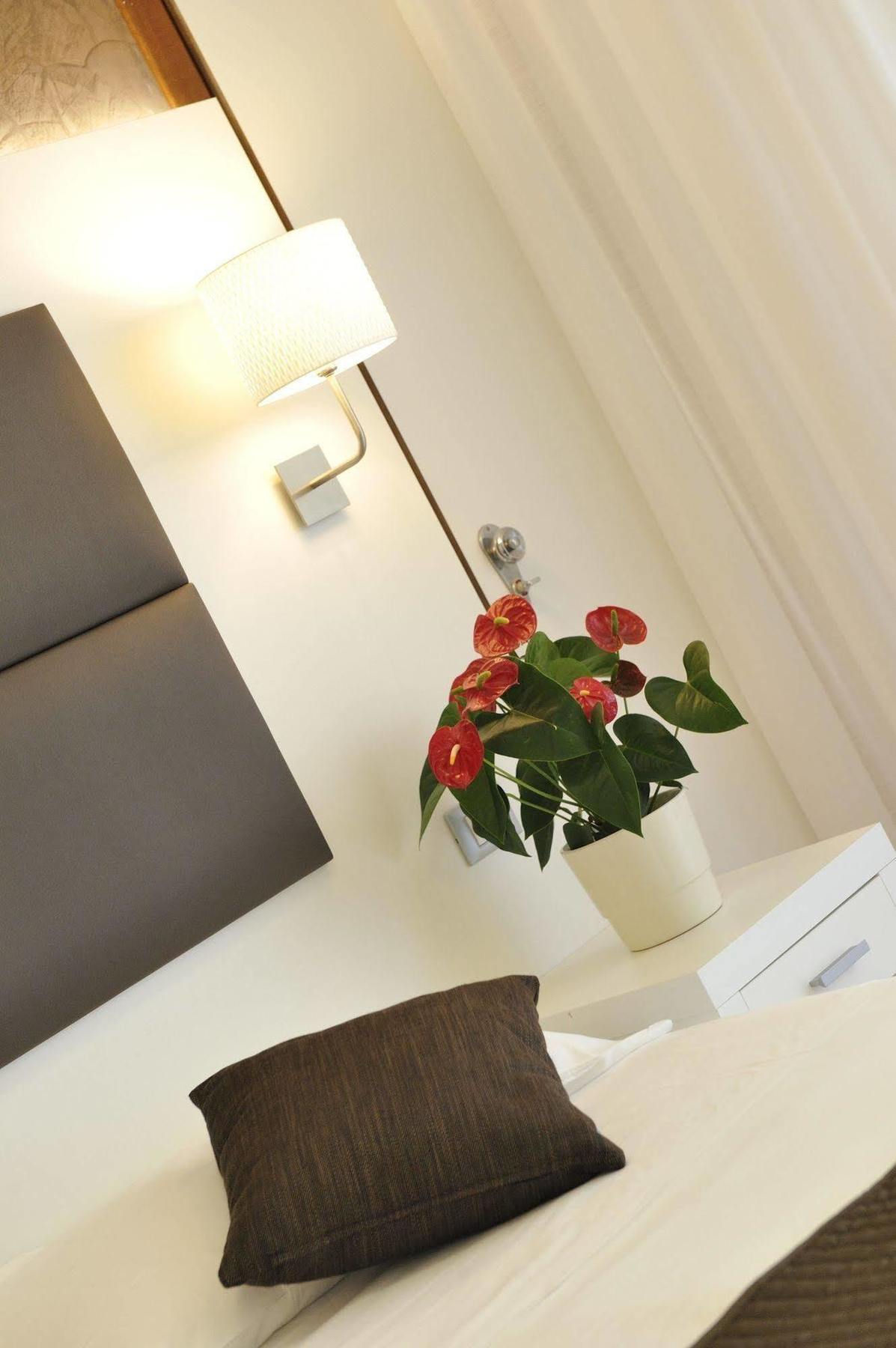 Hotel Eros لينانو سابيادورو المظهر الخارجي الصورة